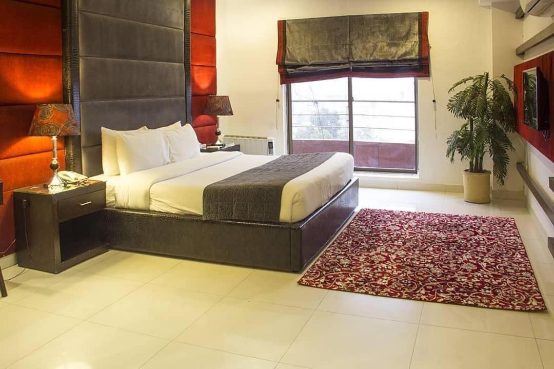 Maisonette Hotel & Apartments Lahore Extérieur photo