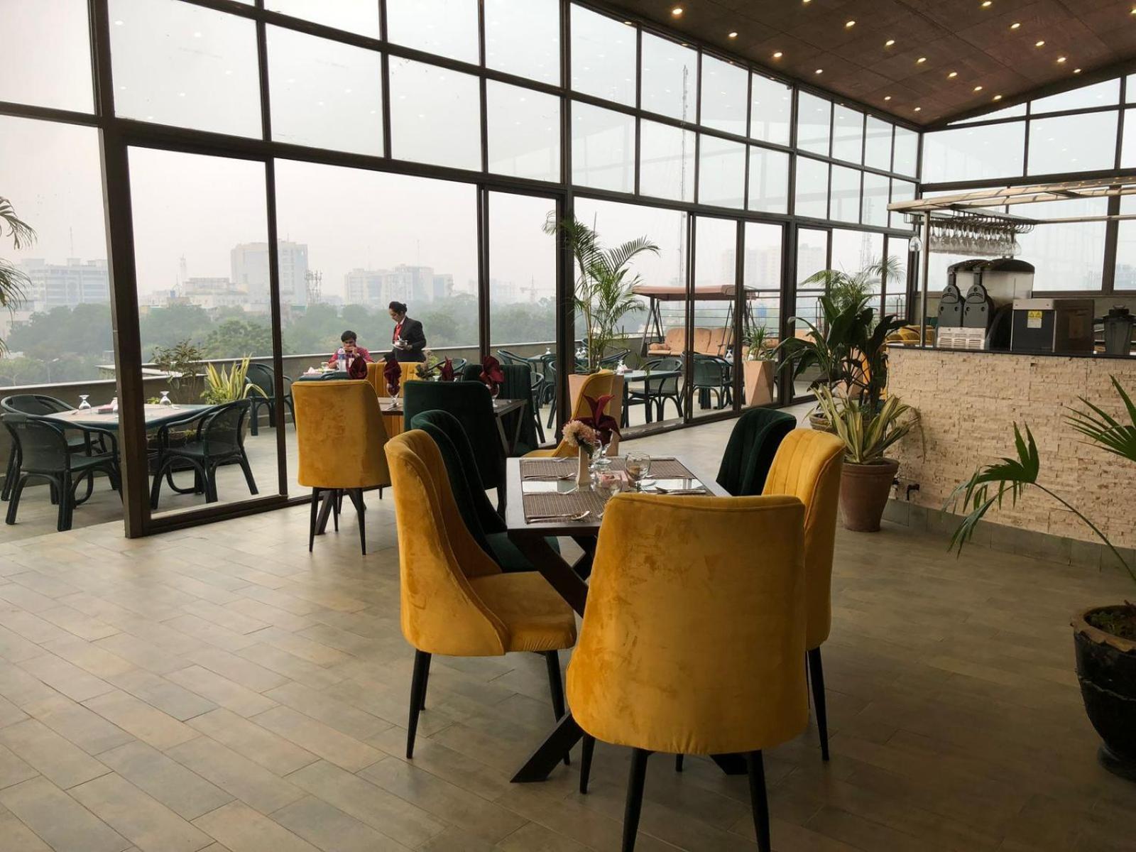 Maisonette Hotel & Apartments Lahore Extérieur photo